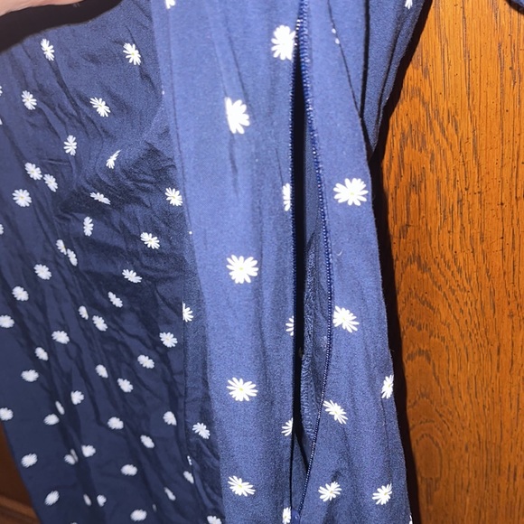 Old Navy short blue dress with daisy pattern in polyester - Picture 7 of 9